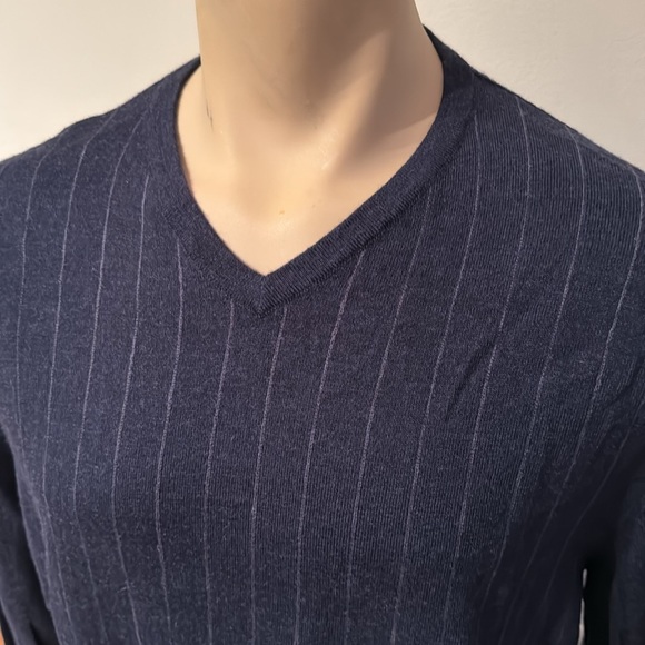 Banana Republic Men’s Extra Large V Neck Pinstripe Wool Sweater Long Sleeve - Picture 2 of 5
